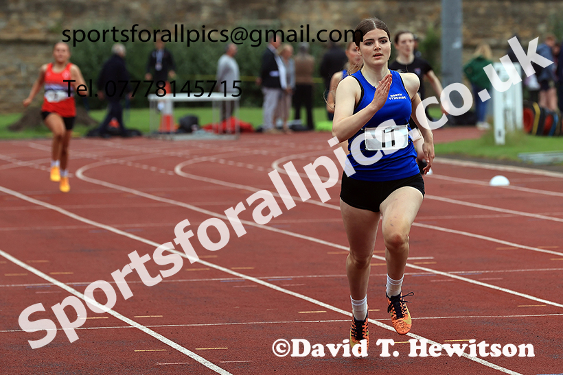 Girls 300 metres, 2025 Northumberland Schools Track and Fields, Wentworth, Hexham. Photo: David T. Hewitson/Sports for All Pics